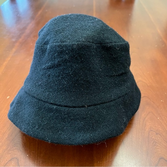 NWOT- 💯 Lambs wool bucket hat toque beanie winter accessories black women o/s - Picture 7 of 9